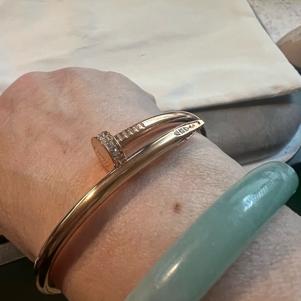 NEW FASHION ROSE GOLD NAIL BRACELET SIZE 8. NON TARNISH MATERIAL.